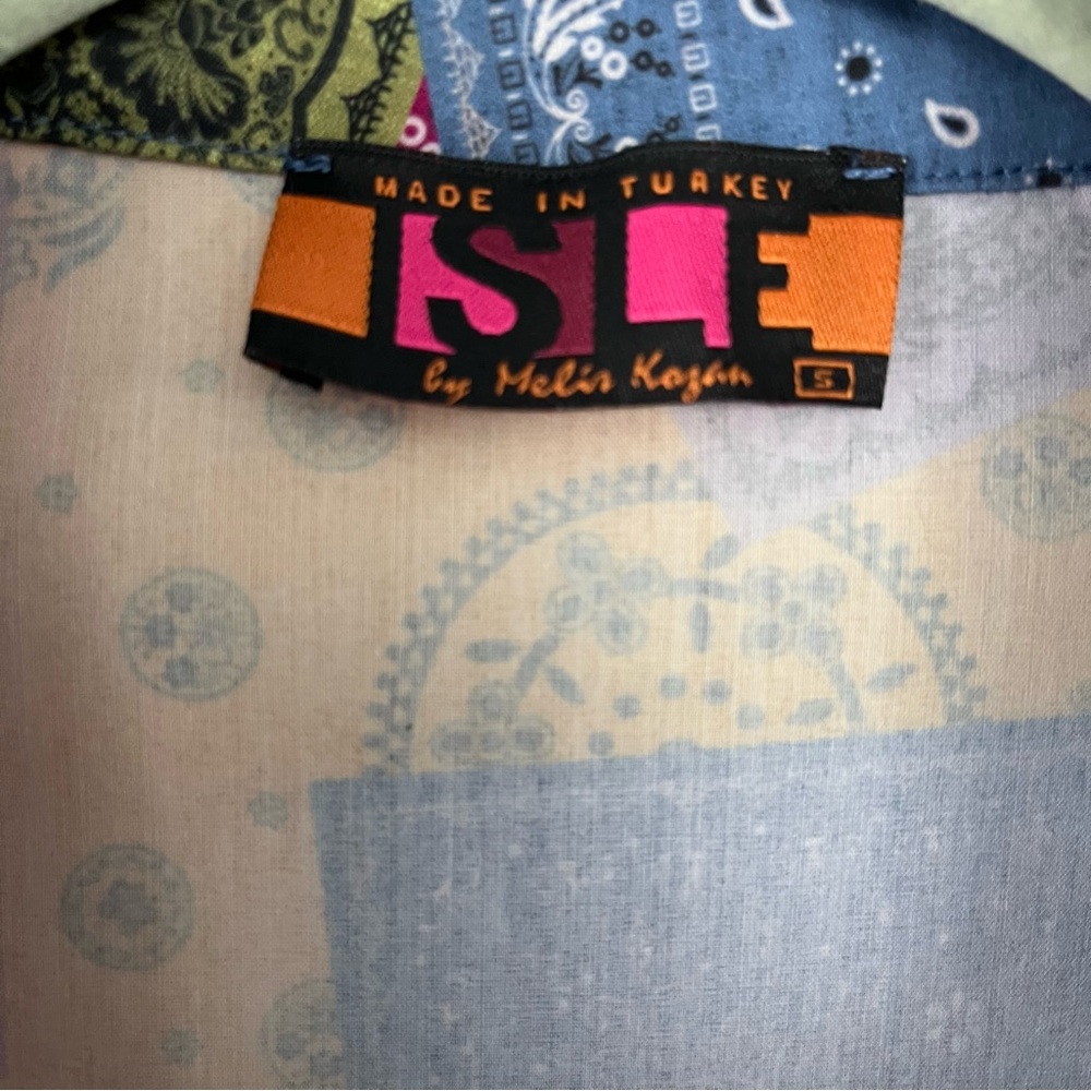 Isle by Melis Kozan Colorful Paisley Artsy Blouse Size Small. 3 button pullover - Picture 3 of 6